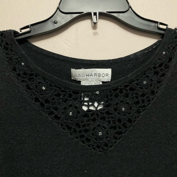 Black top - Picture 3 of 4